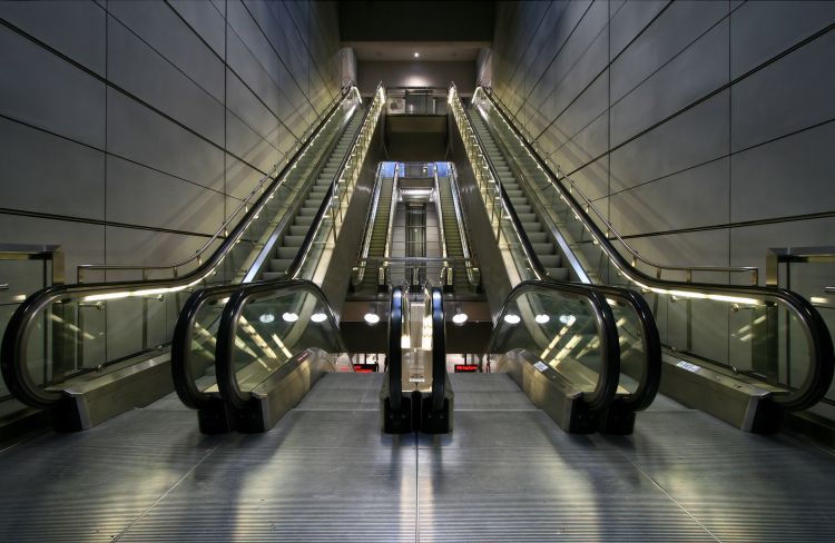 Новые светодиодные светильники «ARIADNE» для освещения эскалаторов метрополитена